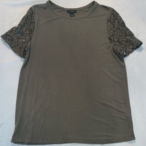 Halogen Tshirt with lace sleeves